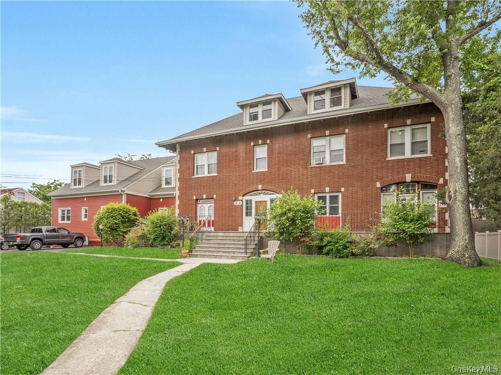 Exterior, Facade, Brick Facade, American Foursquare