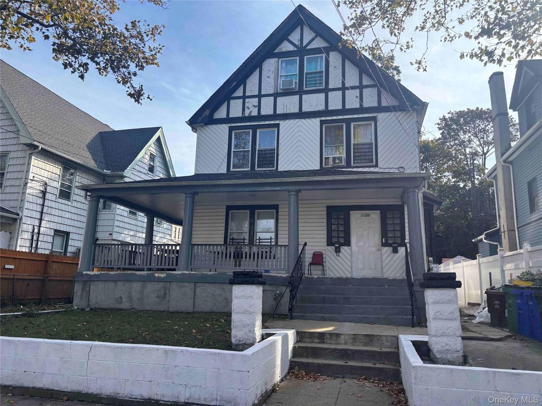 Exterior, Facade, Queen Anne Victorian