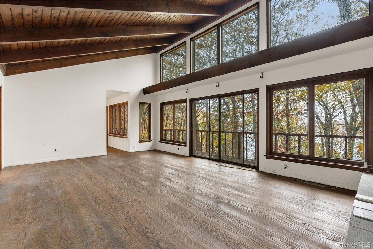 Empty room, Interior, Wooden Beams, Wooden Ceilings, Wood Texture Flooring