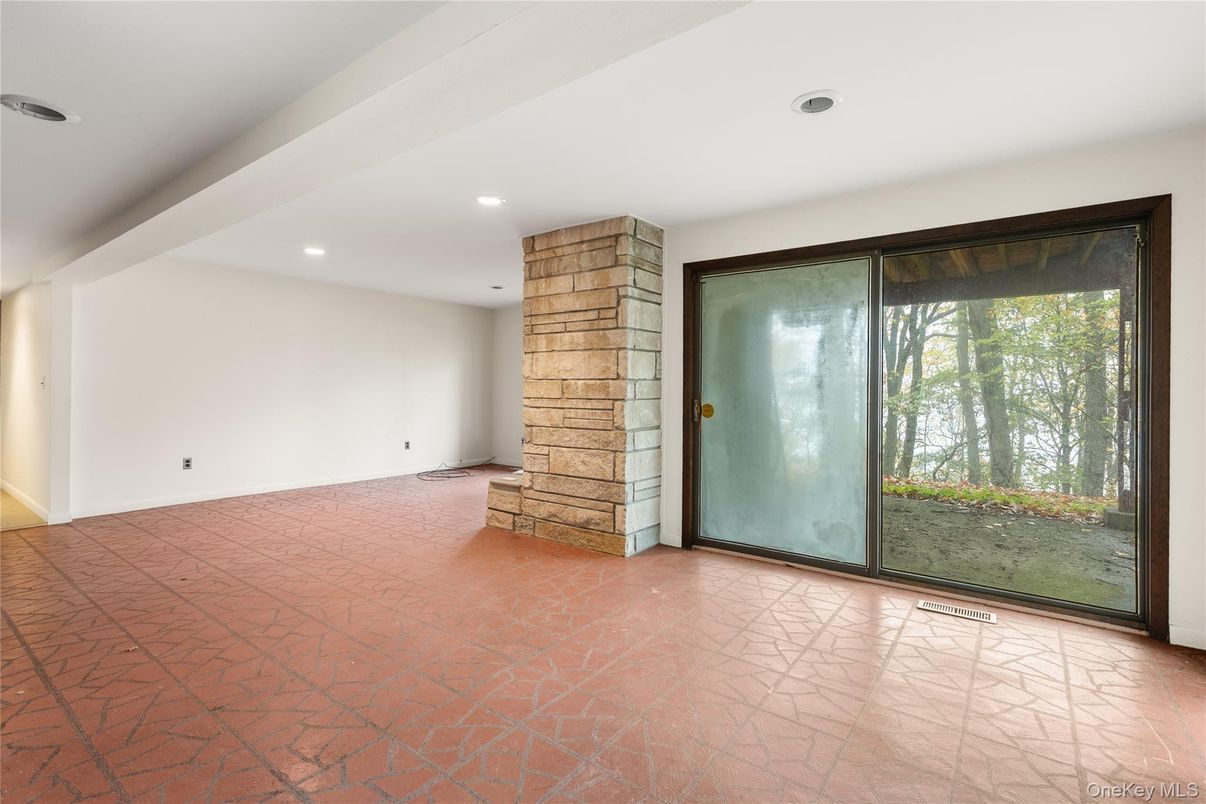 Empty room, Interior, Recessed Lighting