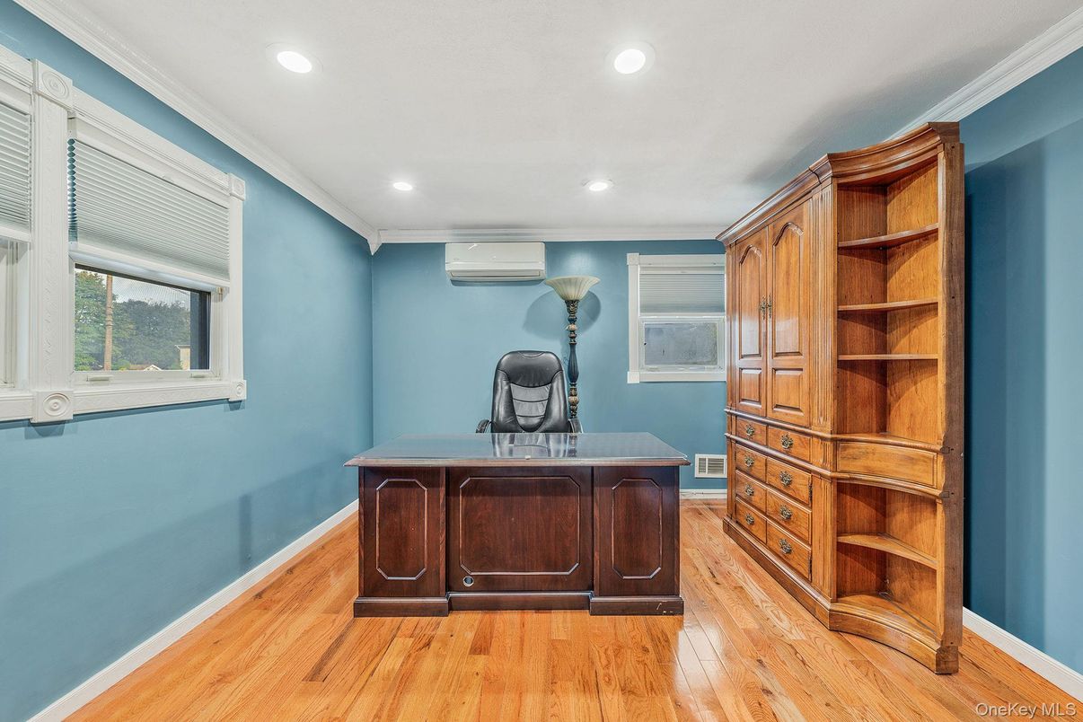 Home Office, Interior, Recessed Lighting, Wood Texture Flooring
