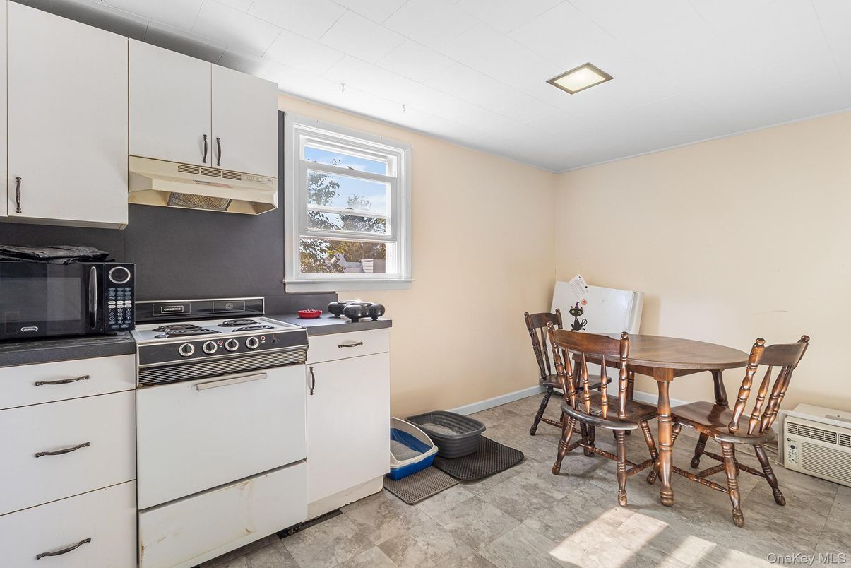 Dining room, Interior, Kitchen, Recessed Lighting