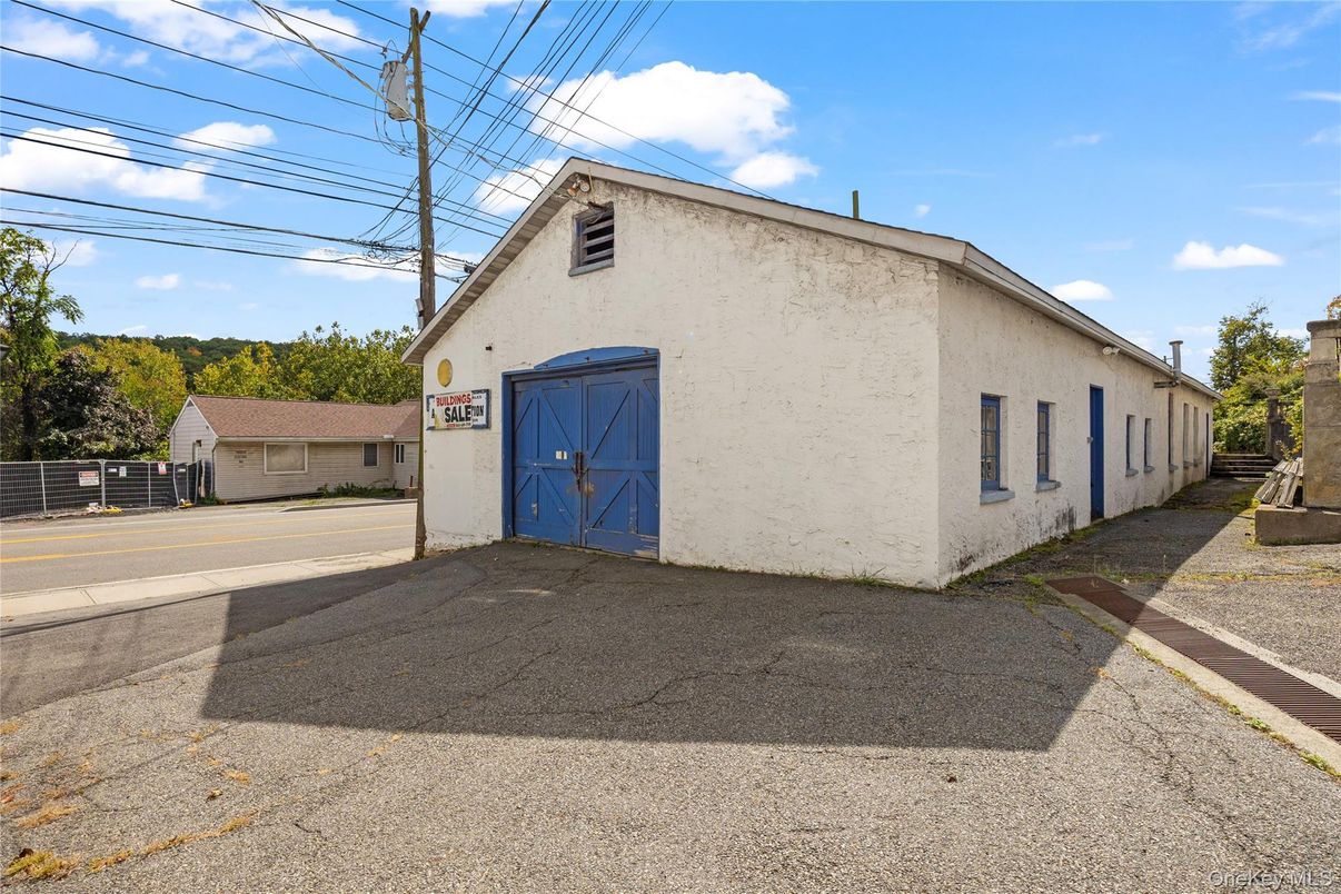 Detached Garage, Exterior