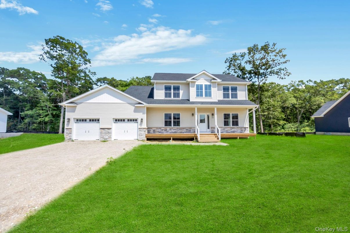 Attached, Exterior, Facade, Farmhouse