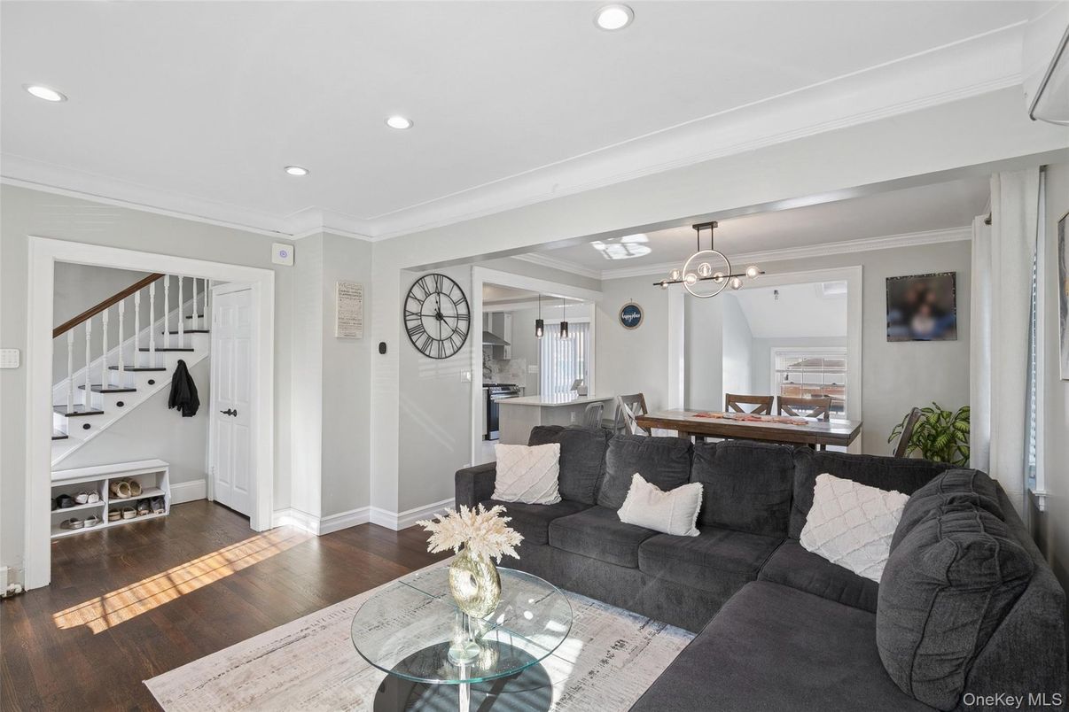 Dining room, Interior, Living room, Pendant Lights, Recessed Lighting, Wood Texture Flooring
