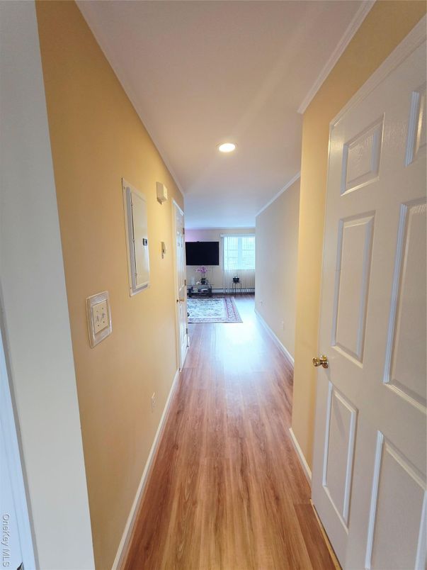 Interior, Recessed Lighting, Wood Texture Flooring