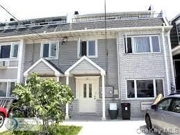 Exterior, Facade, Brick Facade, Rowhouse