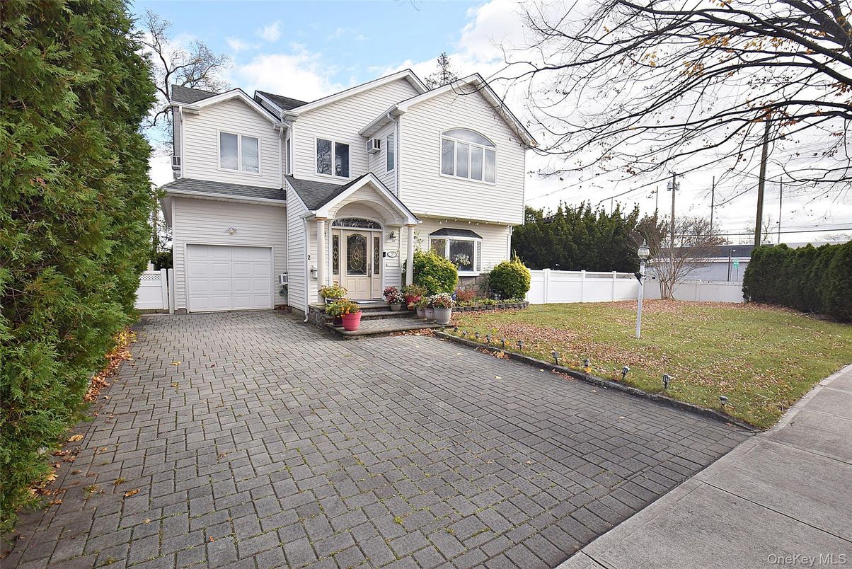 Attached, Exterior, Facade, Farmhouse