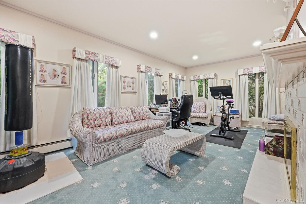 Fitness Equipment, Home Office, Interior, Living room, Recessed Lighting