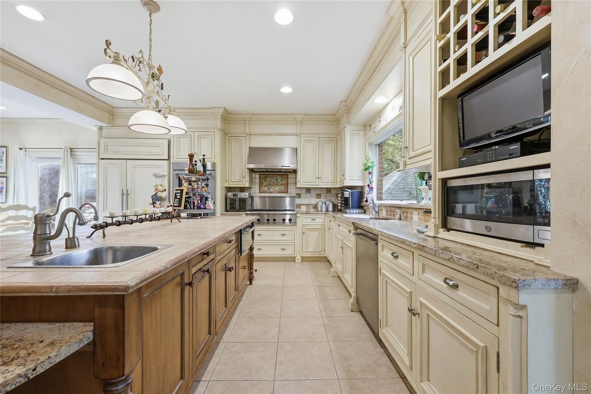 Interior, Kitchen, Pendant Lights, Recessed Lighting, Stainless Steel Appliances