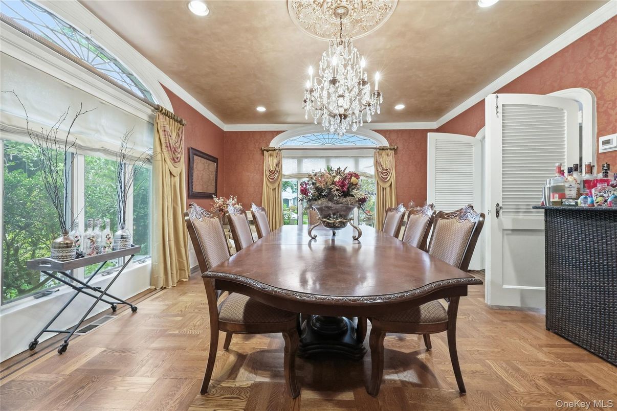 Chandelier, Dining room, Interior, Recessed Lighting, Wood Texture Flooring