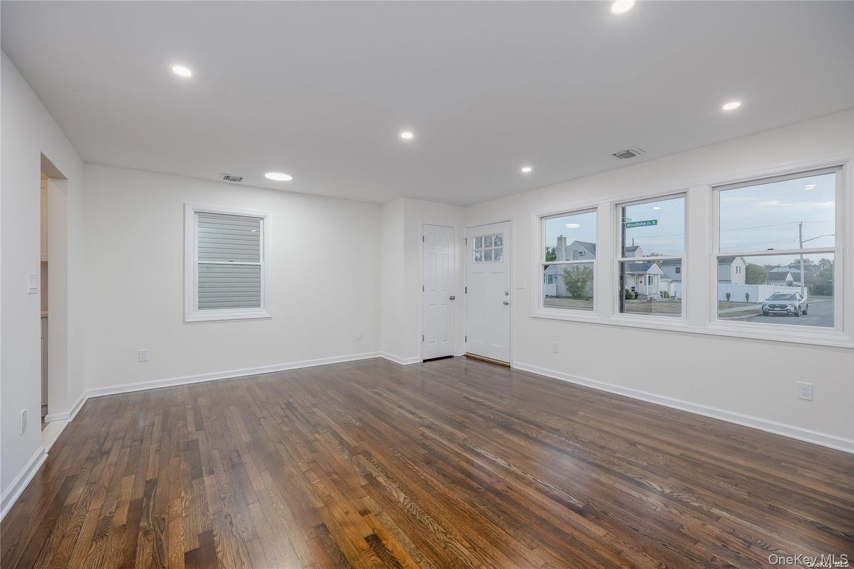 Empty room, Interior, Recessed Lighting, Wood Texture Flooring