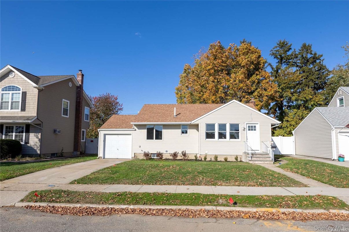 Attached, Detached Garage, Exterior, Facade, Cape Cod