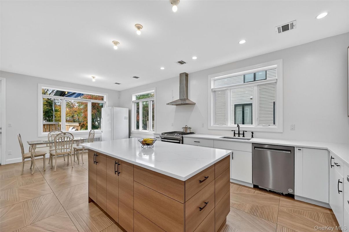 Dining room, Interior, Kitchen, Recessed Lighting, Stainless Steel Appliances