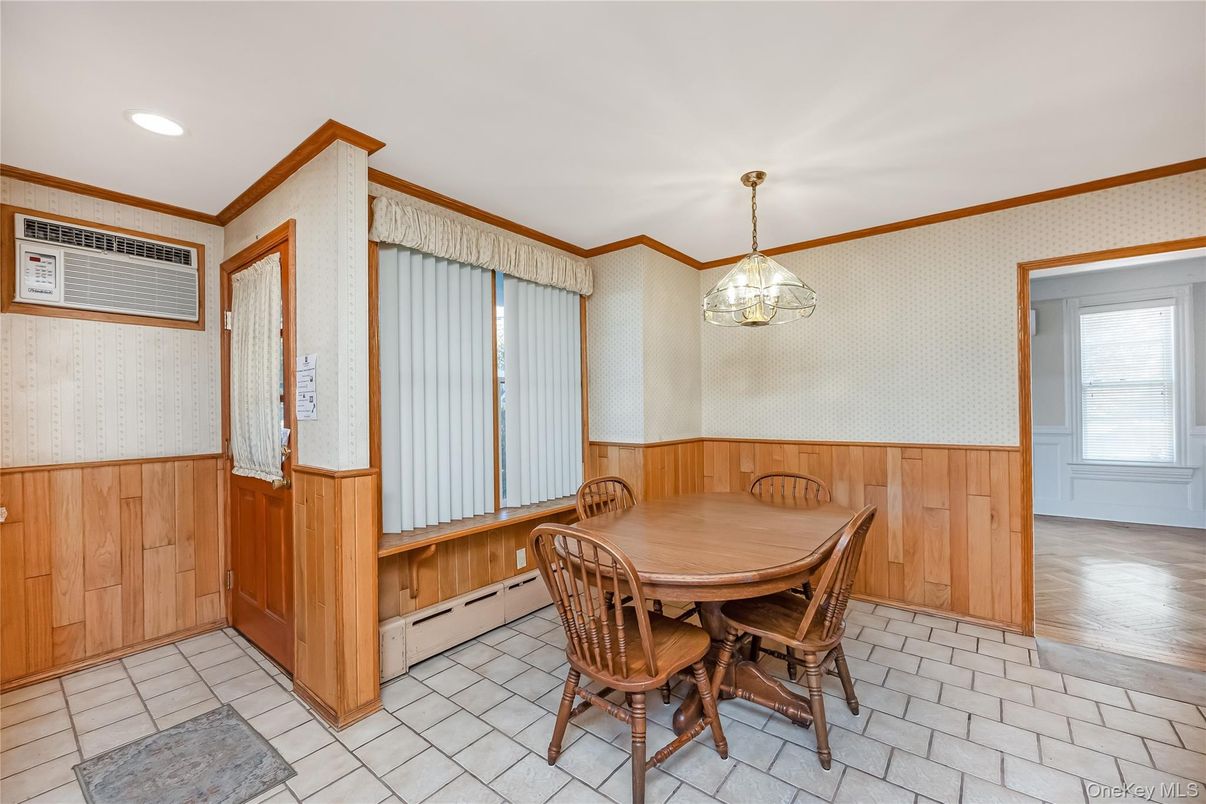 Dining room, Interior, Pendant Lights, Recessed Lighting