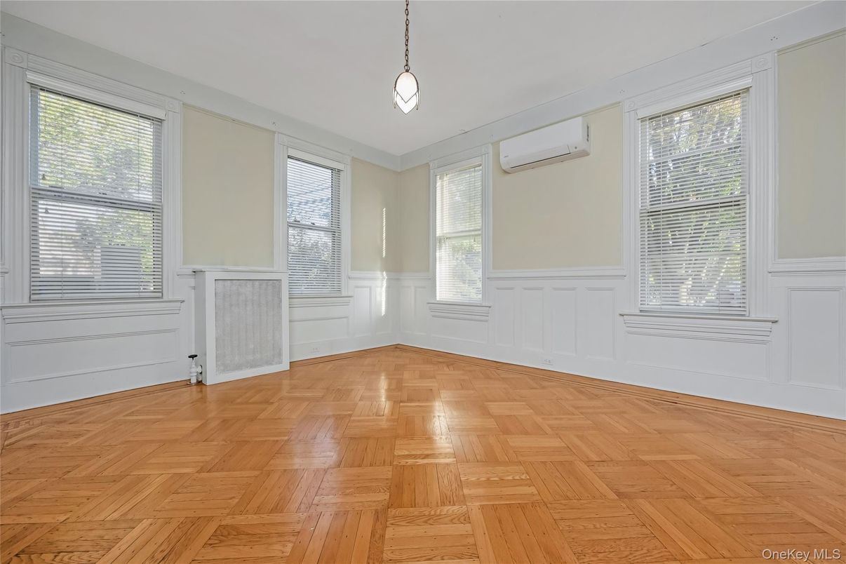 Empty room, Interior, Pendant Lights, Wood Texture Flooring