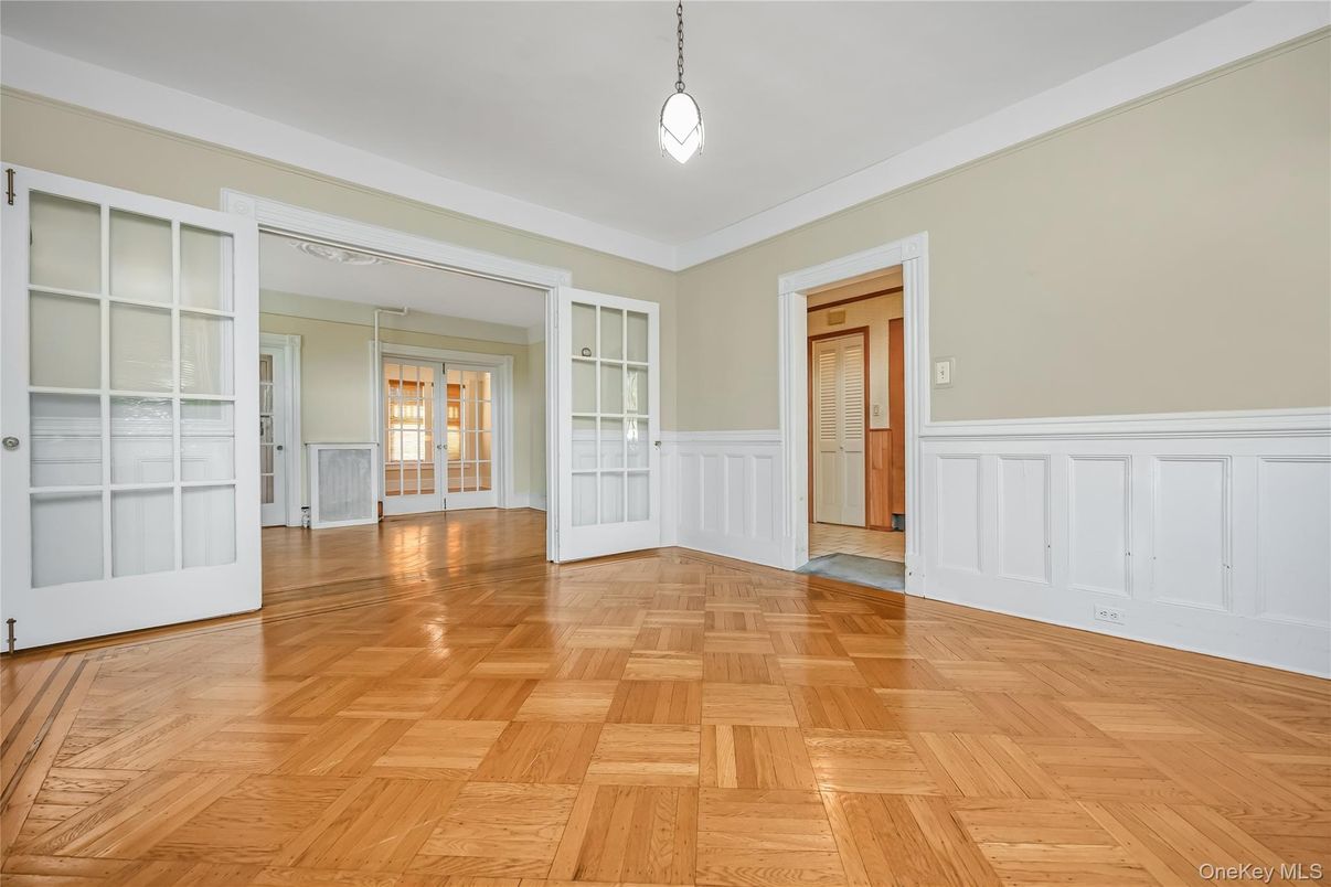 Empty room, Interior, Pendant Lights, Wood Texture Flooring