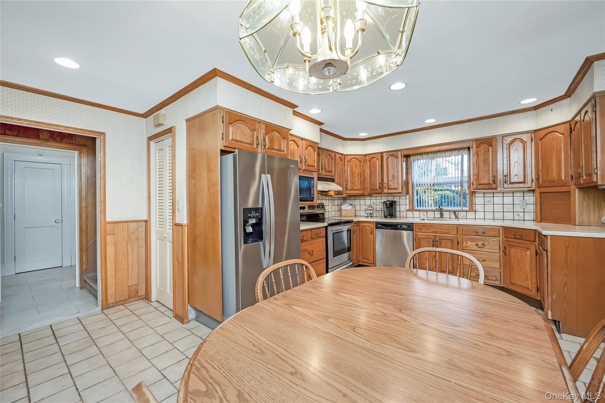 Dining room, Interior, Kitchen, Recessed Lighting, Stainless Steel Appliances