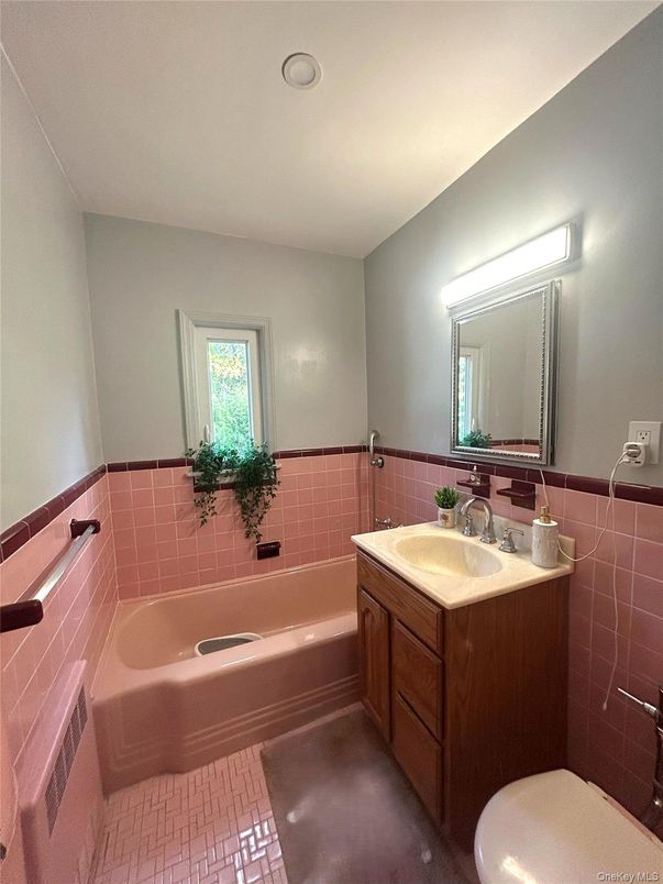 Bathroom, Interior, Recessed Lighting