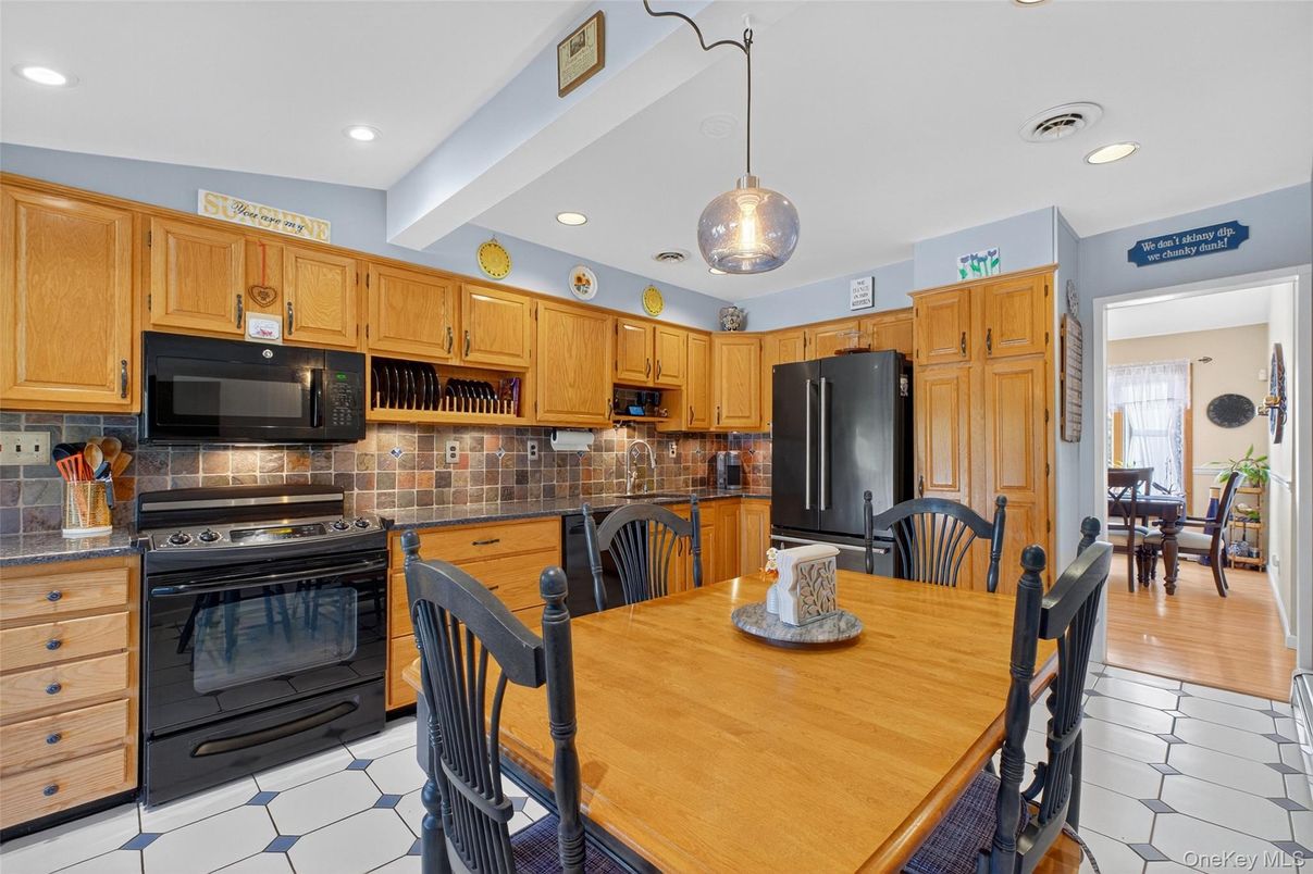 Dining room, Interior, Kitchen, Pendant Lights, Recessed Lighting, Wood Texture Flooring