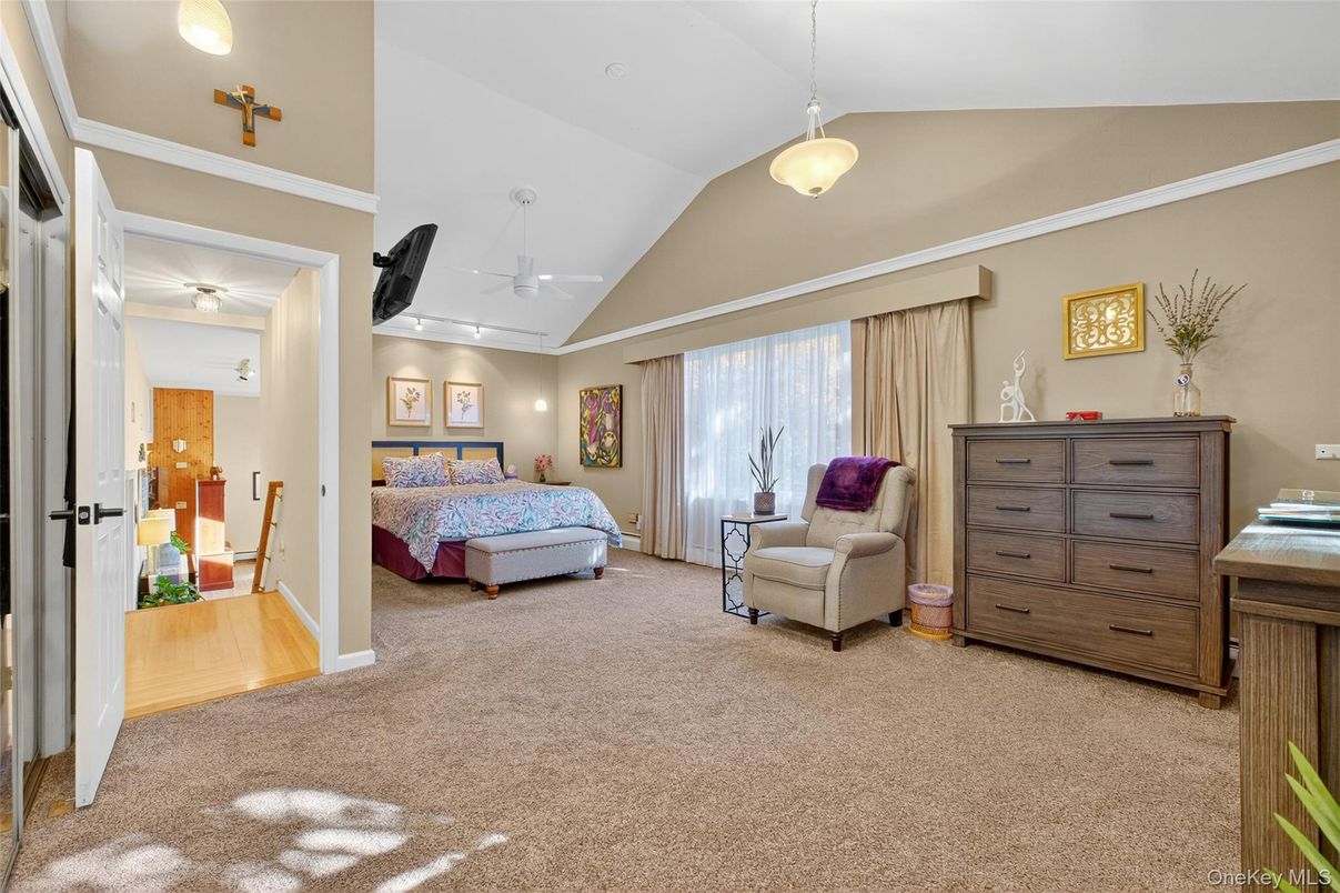 Bedroom, Interior, Pendant Lights