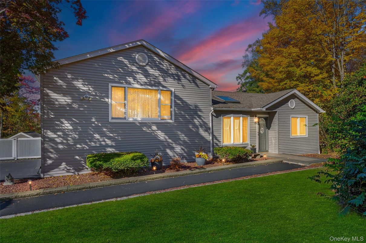 Exterior, Facade, Farmhouse
