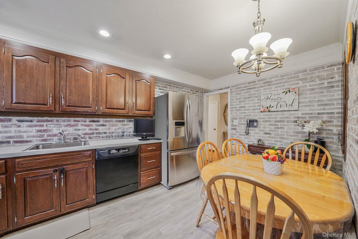 Chandelier, Dining room, Interior, Kitchen, Recessed Lighting, Stone Walls, Wood Texture Flooring