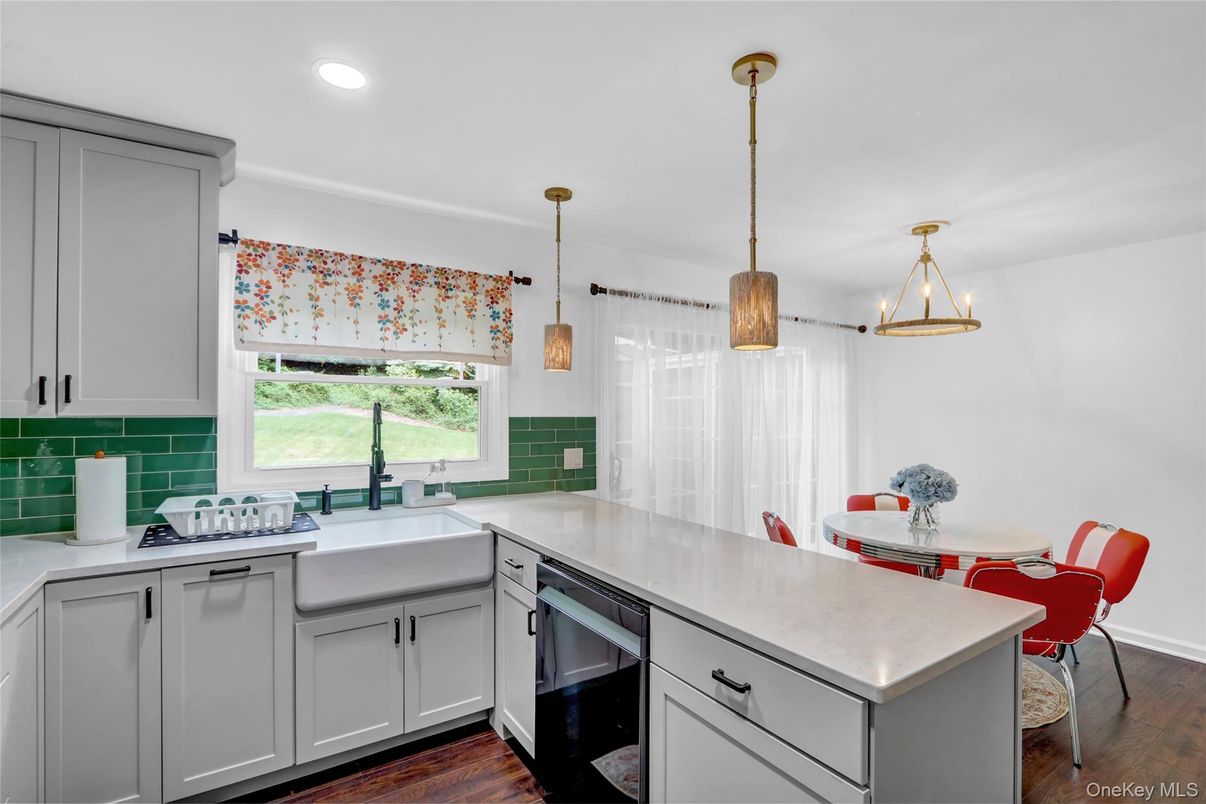 Dining room, Interior, Kitchen, Pendant Lights, Recessed Lighting, Wood Texture Flooring