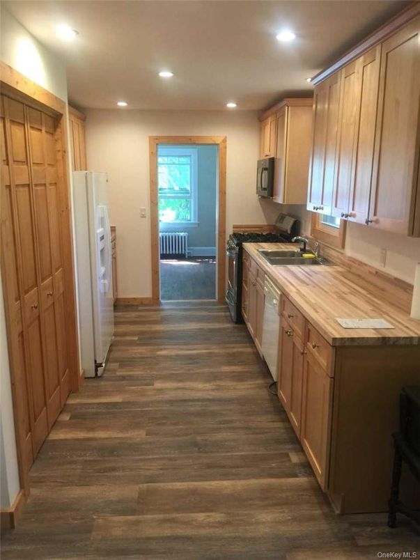 Interior, Kitchen, Recessed Lighting, Wood Texture Flooring