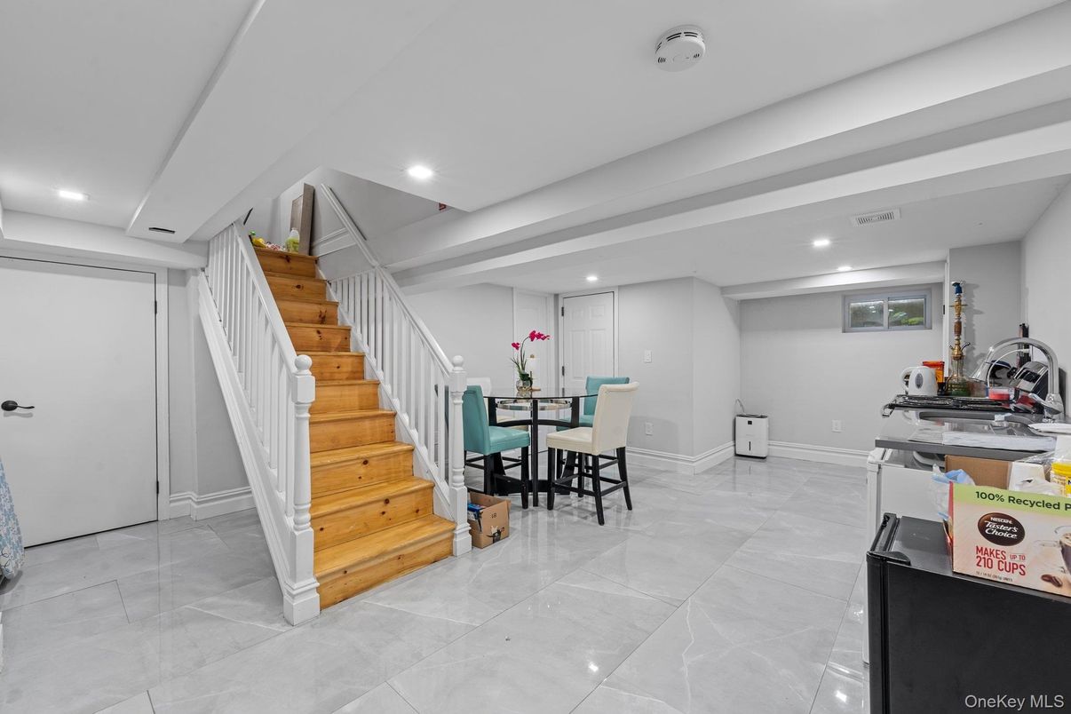 Dining room, Interior, Recessed Lighting