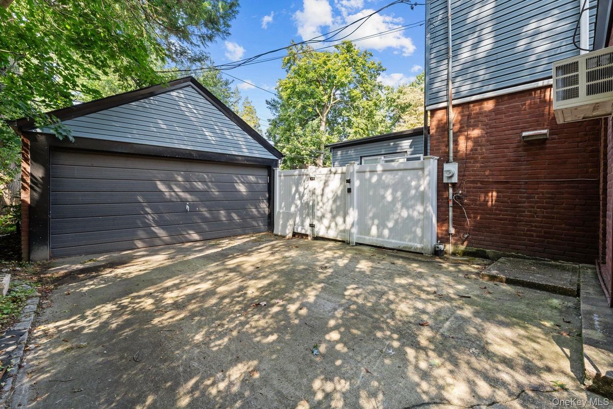 Detached Garage, Exterior