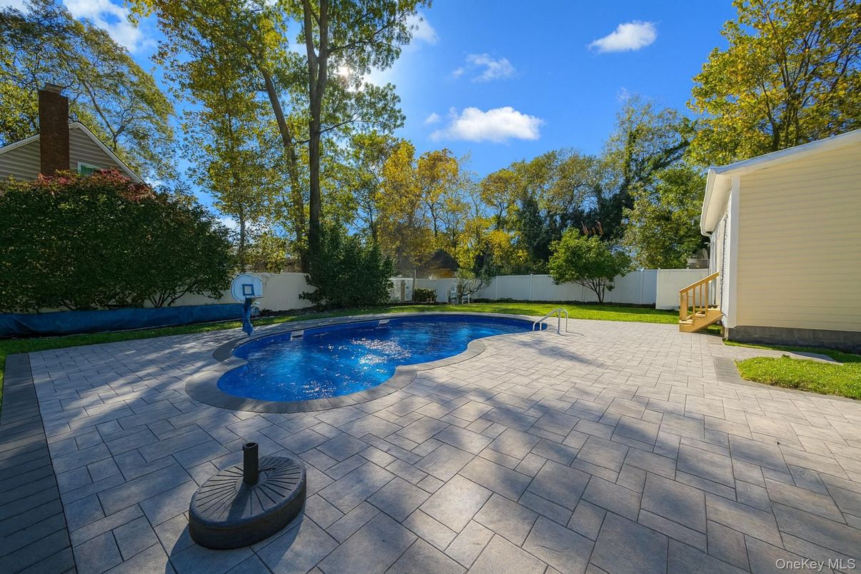 Exterior, Pool