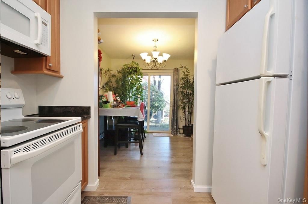 Chandelier, Dining room, Interior, Kitchen, Wood Texture Flooring