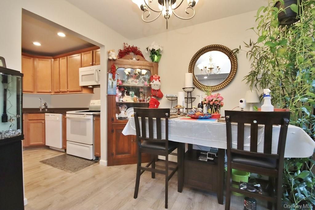 Chandelier, Dining room, Interior, Kitchen, Recessed Lighting, Wood Texture Flooring