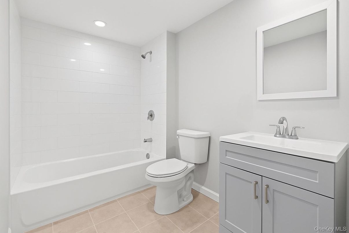 Bathroom, Interior, Recessed Lighting