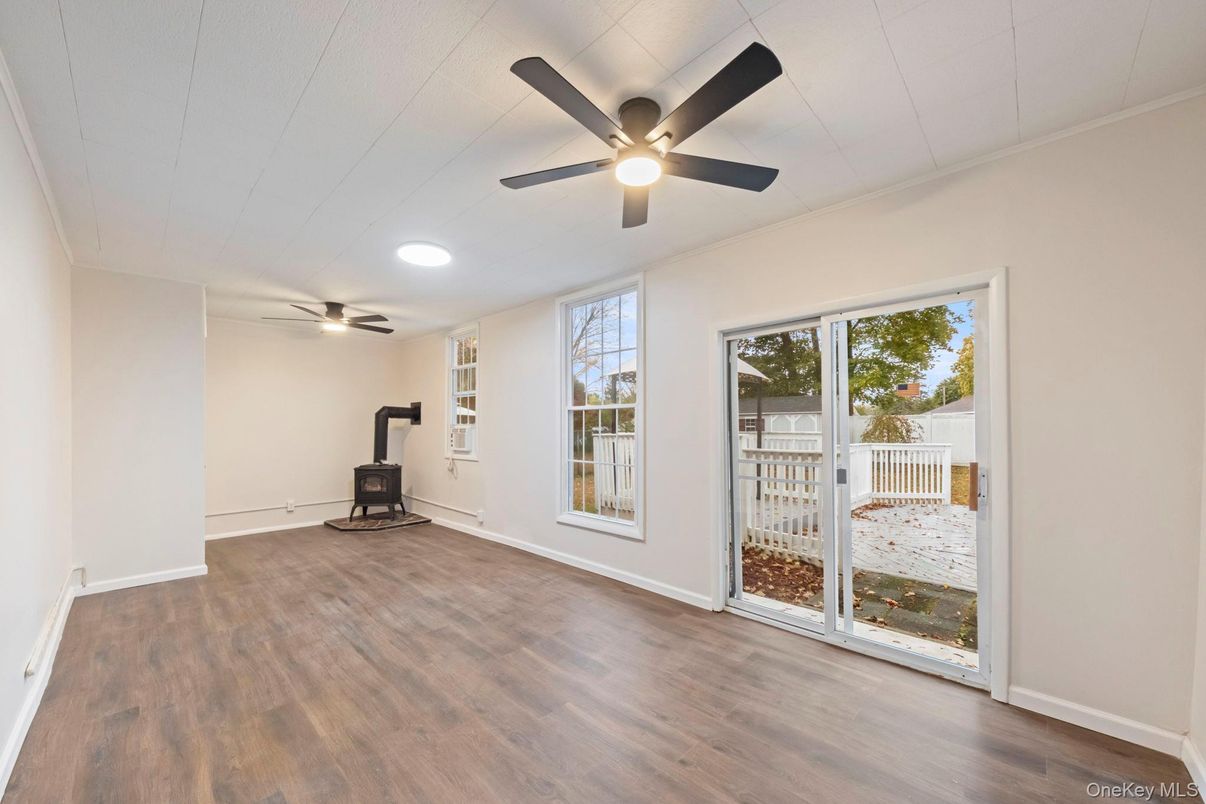 Fitness Equipment, Interior, Recessed Lighting, Wood Texture Flooring