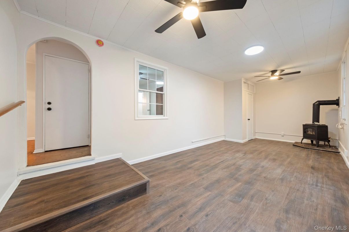 Interior, Recessed Lighting, Wood Texture Flooring