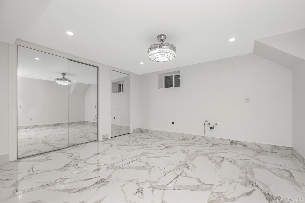 Empty room, Interior, Marble, Recessed Lighting