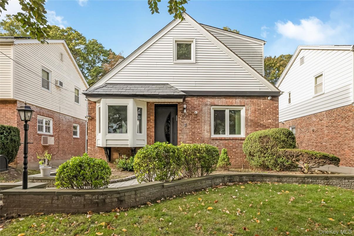 Exterior, Facade, Brick Facade, Farmhouse