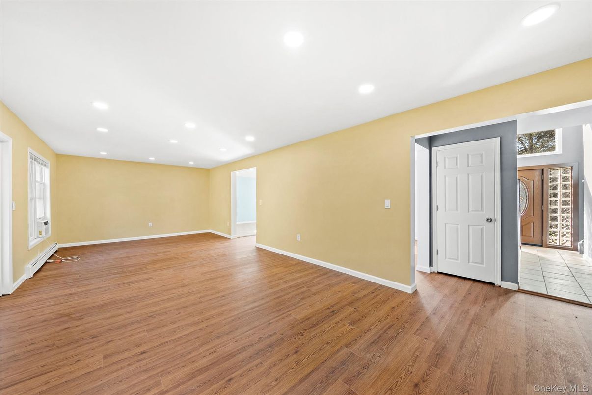 Empty room, Interior, Recessed Lighting, Wood Texture Flooring