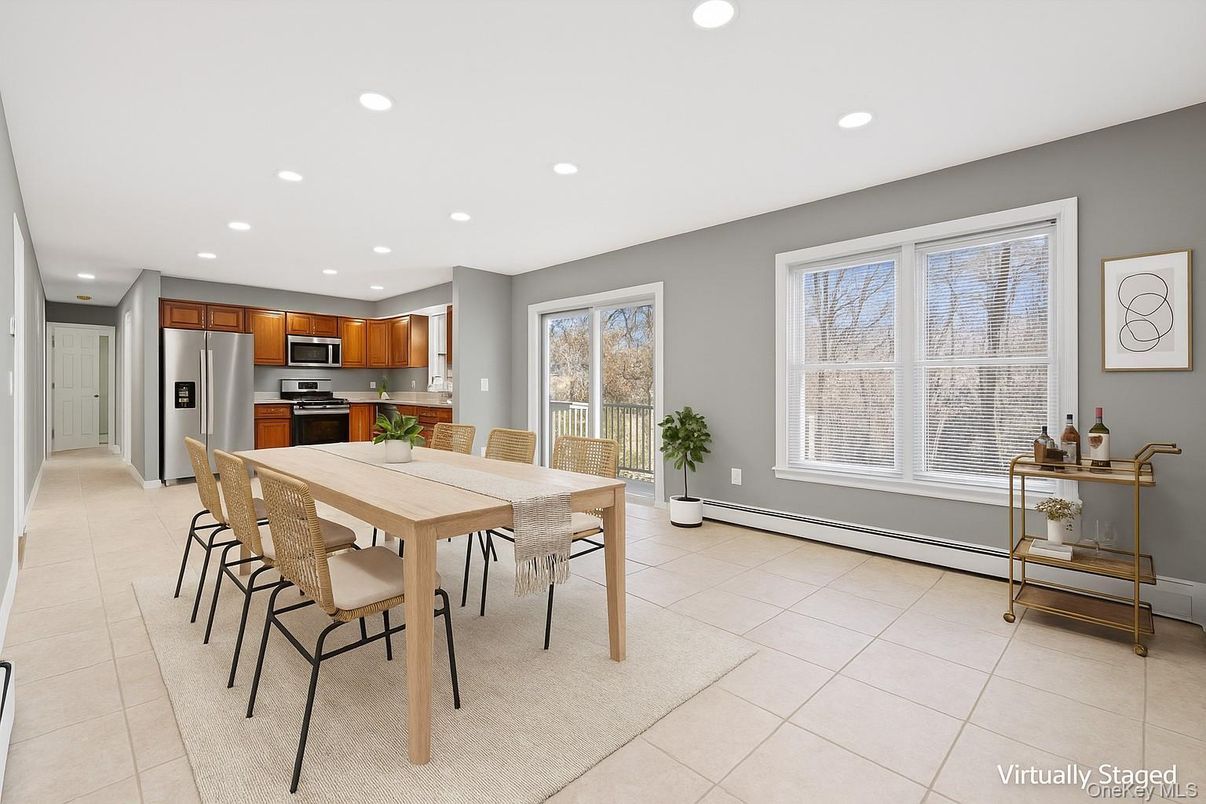 Dining room, Interior, Kitchen, Recessed Lighting, Stainless Steel Appliances
