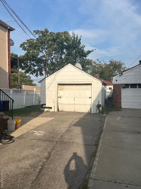 Detached Garage, Exterior