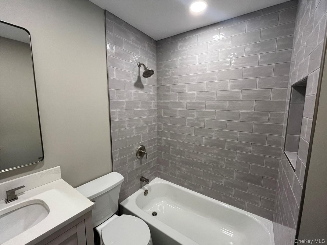 Bathroom, Interior, Recessed Lighting