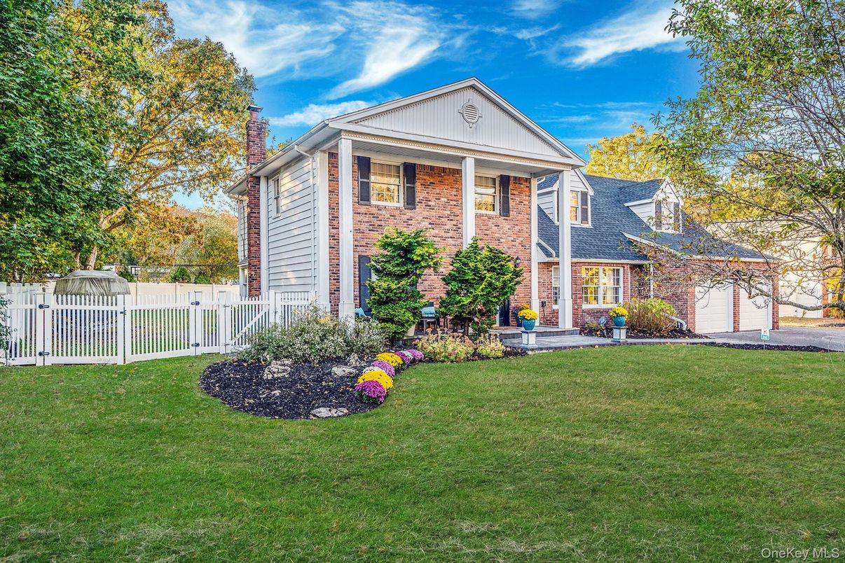 Attached, Backyard, Exterior, Facade, Brick Facade, Georgian