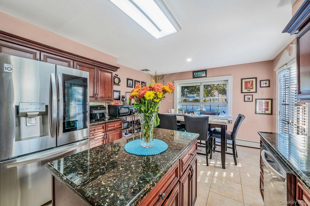 Dining room, Interior, Kitchen, Recessed Lighting, Stainless Steel Appliances