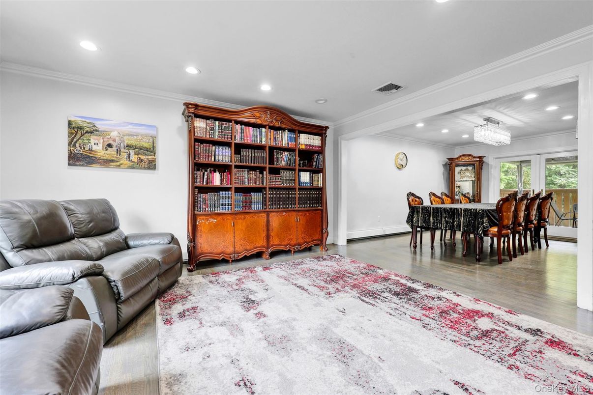 Chandelier, Dining room, Interior, Living room, Recessed Lighting, Wood Texture Flooring