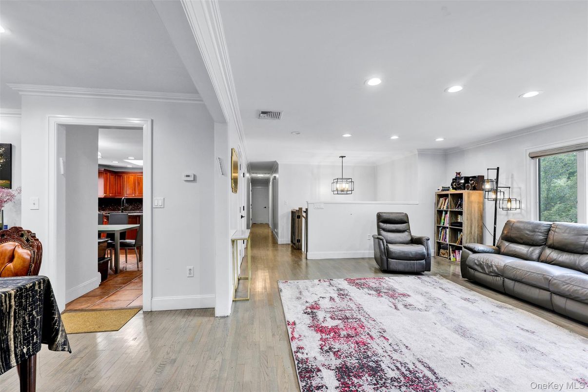 Interior, Kitchen, Living room, Pendant Lights, Recessed Lighting, Wood Texture Flooring