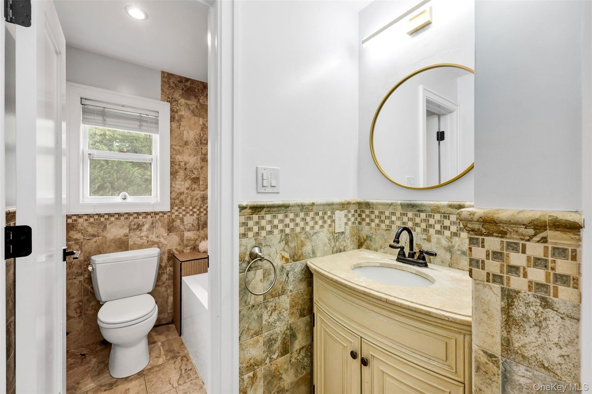 Bathroom, Interior, Recessed Lighting