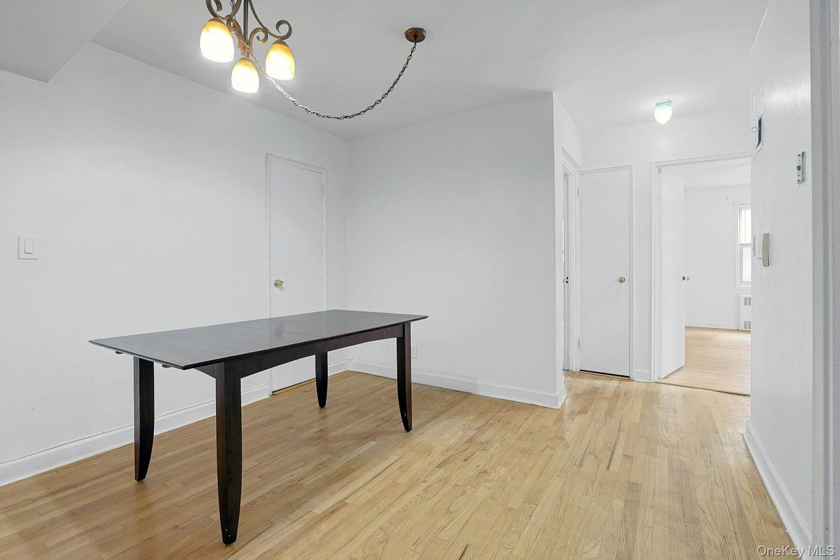 Interior, Pendant Lights, Wood Texture Flooring