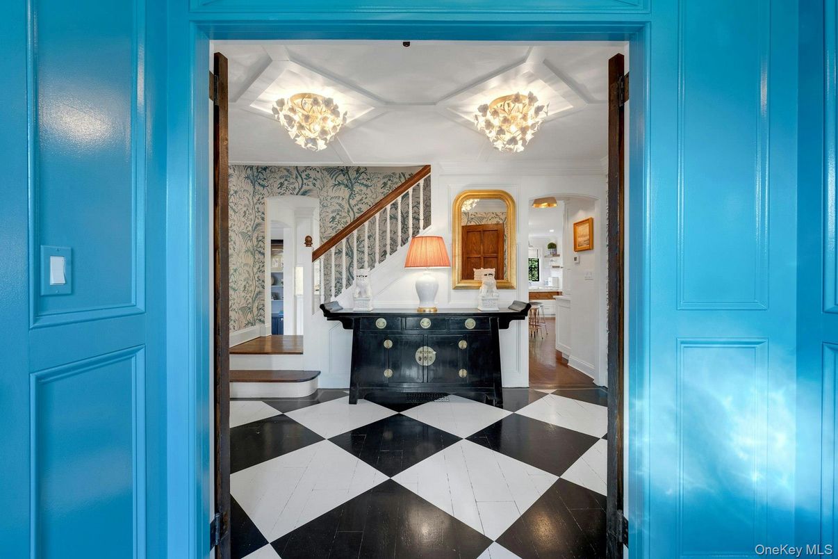 Chandelier, Interior